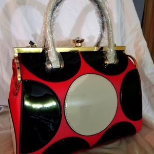 Stylish bucket bag with a retro feel!